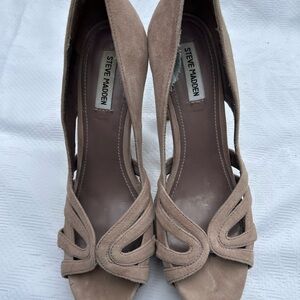 Steve Madden Tan Suede Heels Elegant Design